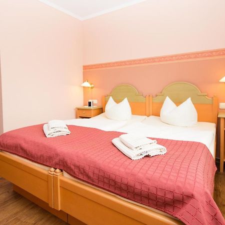 Hotel Garni Am Deich Цингст Екстер'єр фото