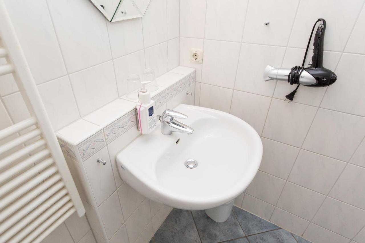 Hotel Garni Am Deich Цингст Екстер'єр фото