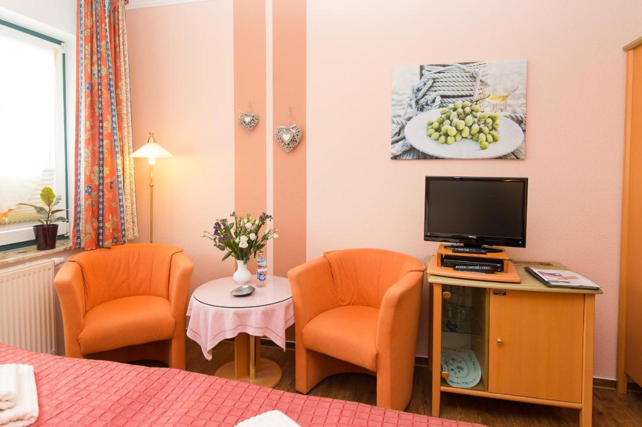 Hotel Garni Am Deich Цингст Екстер'єр фото
